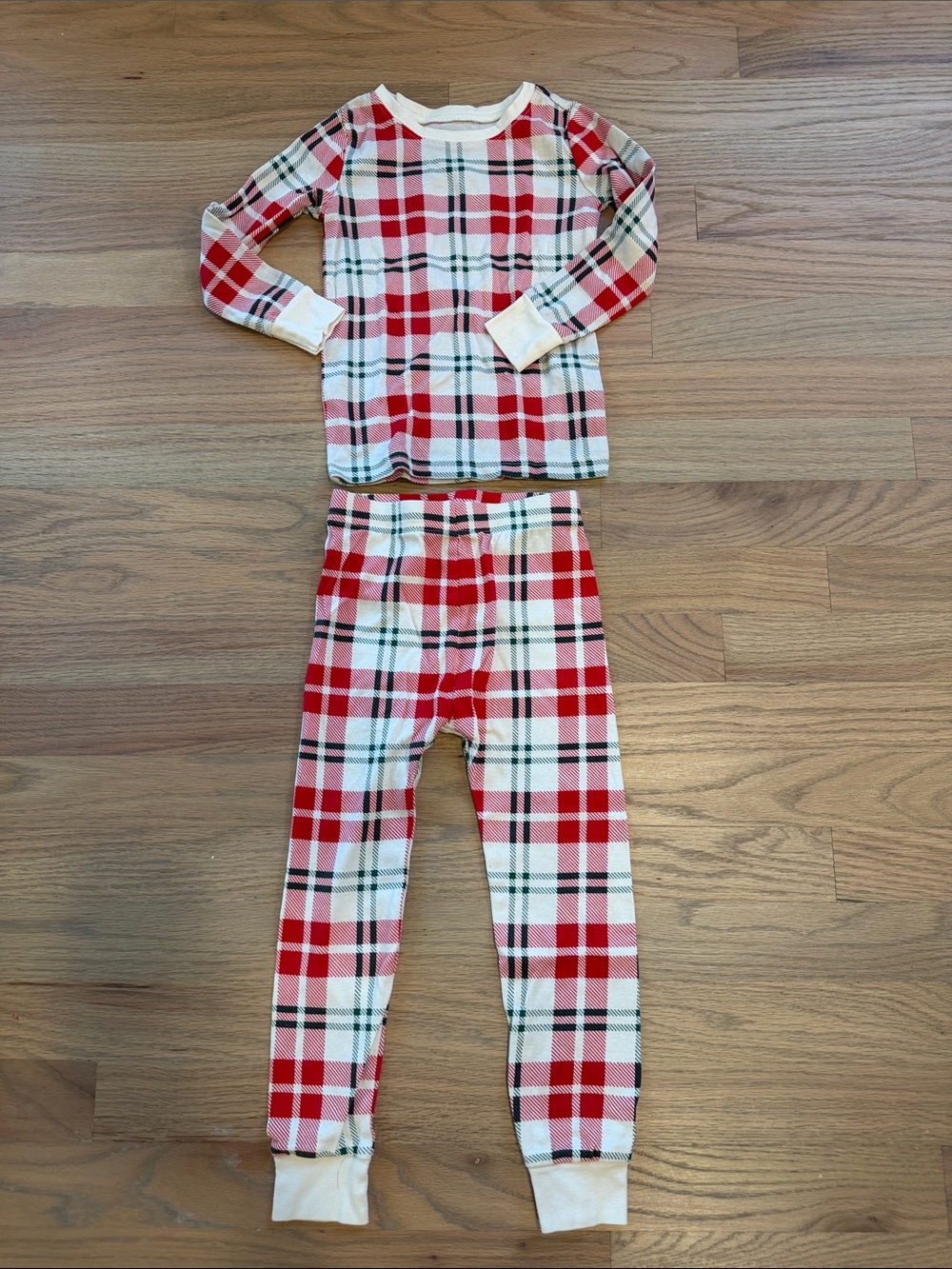 Old Navy Red and White Plaid Kids Long-Sleeve Pajama Set Size 4T unisex